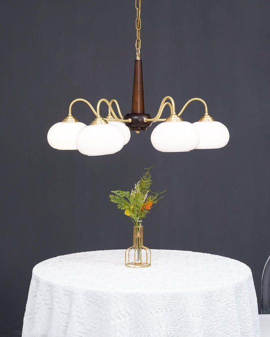 Sfeerlamp van glas en messing voor de kinderkamer