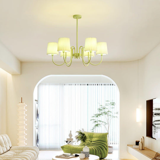 Stoffen hanglamp boven eettafel kinderkamer