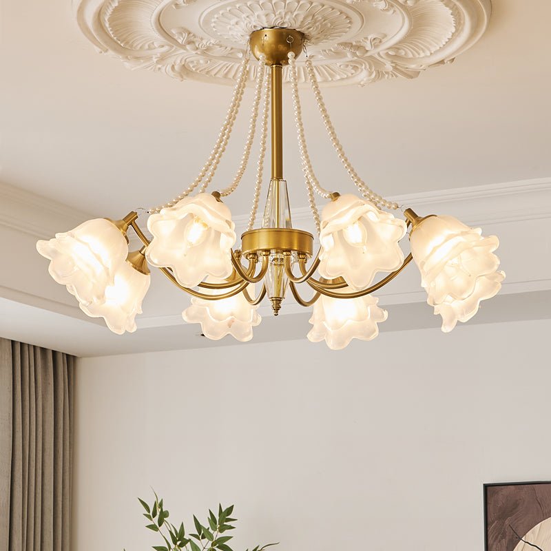 Sfeervolle gouden hanglamp babykamer