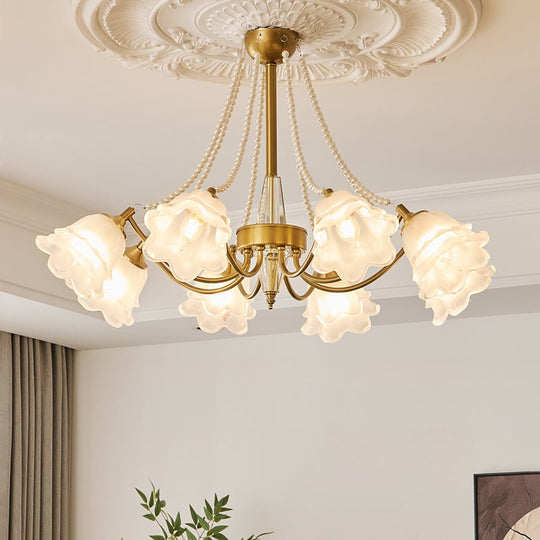 Sfeervolle gouden hanglamp babykamer