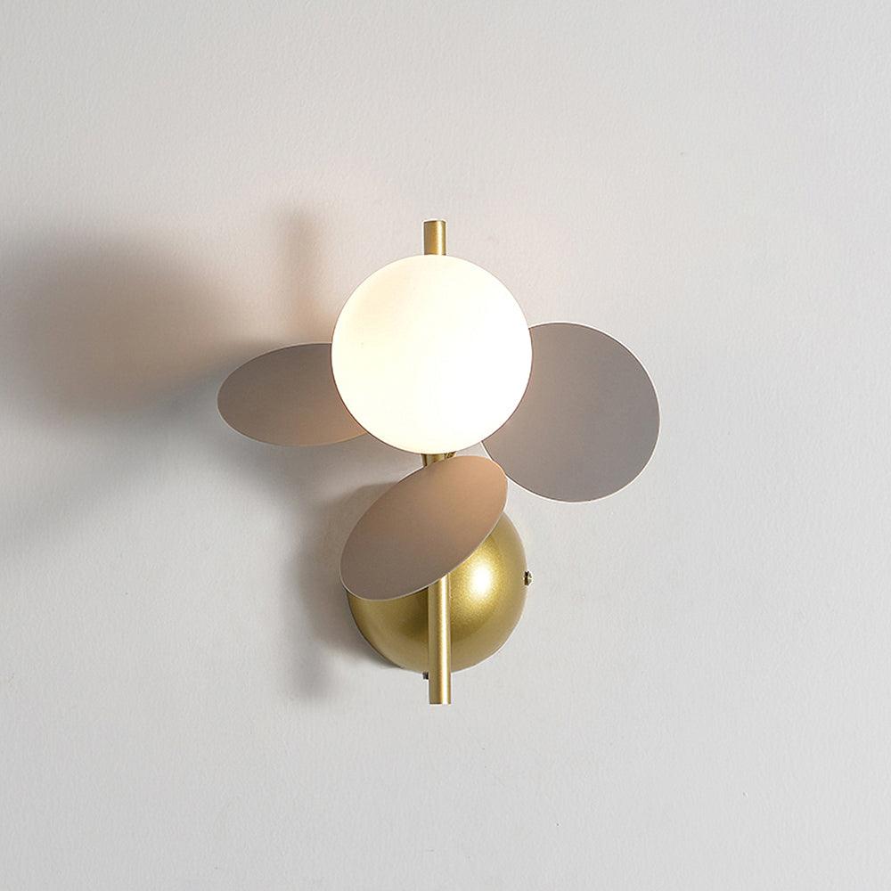 Witte ronde wandlamp als leeslampje