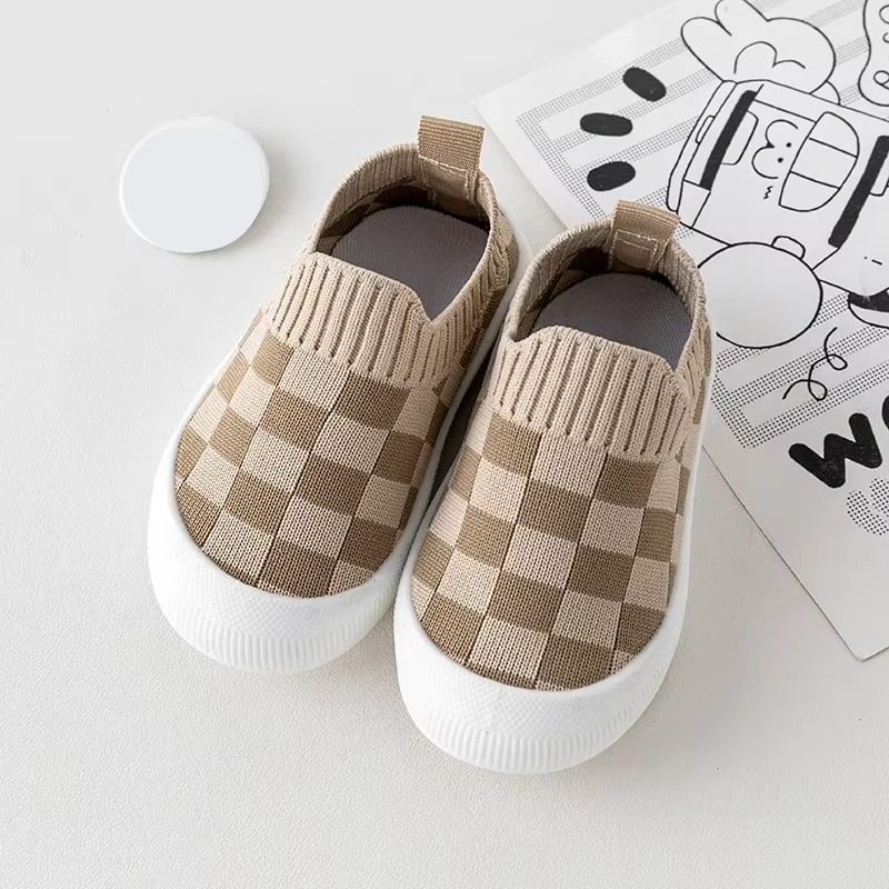 MiniStrides™ – Flexibele Instappers met Ruitprint – Antislip Peuterschonen