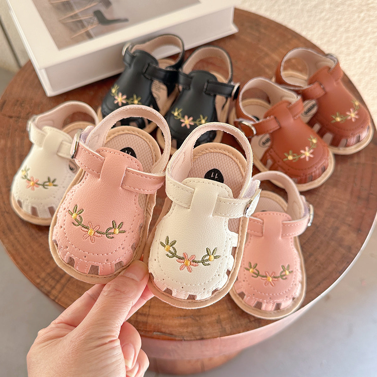 SweetStrides™ – Zomersandalen met Borduursel – Comfortabele Babyloopschoenen