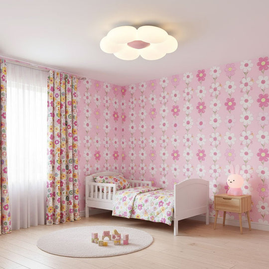 Witte bloem plafondlamp in moderne babykamer