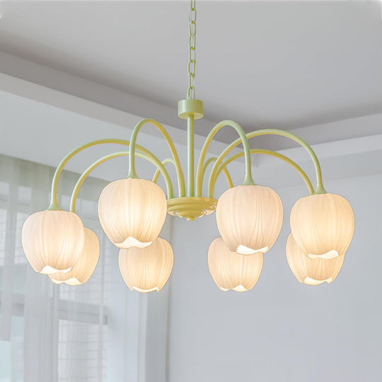 Sfeervolle plafondlamp boven kinderbed