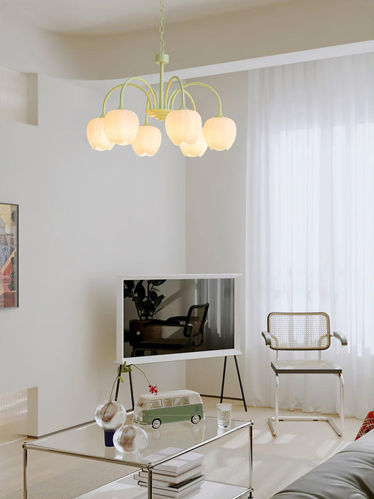 Glazen tulpen kroonluchter interieur kinderkamer