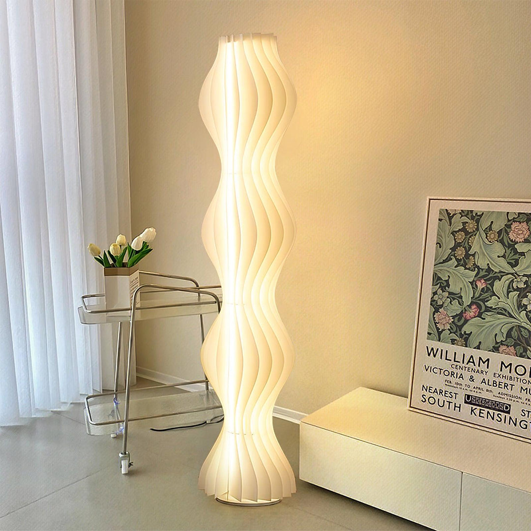 Design vloerlamp naast leeshoek kinderkamer
