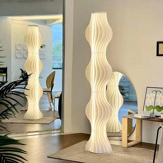 Witte moderne vloerlamp kinderkamer sfeer