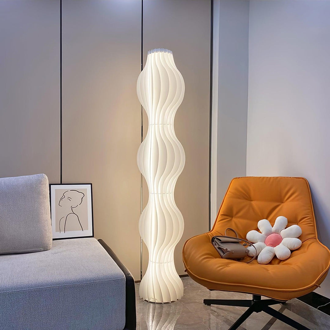 Slanke staande lamp kinderkamer wit