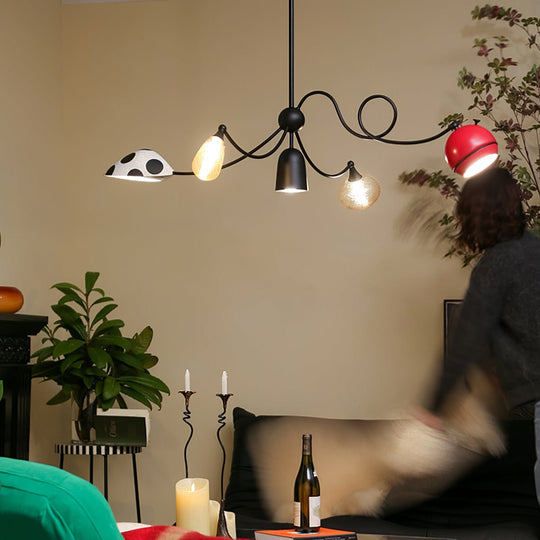 Speelse design kroonluchter kleurrijke kappen