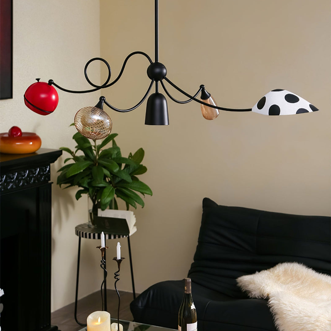 Artistieke kroonluchter kronkelende armen detail