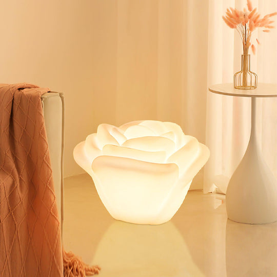 Witte roos tafellamp voor de kinderkamer