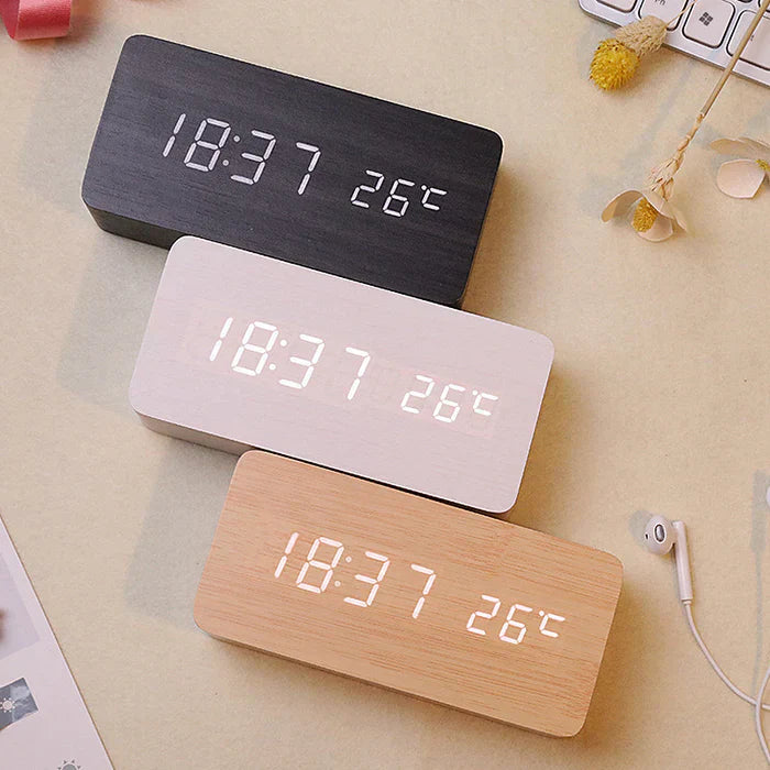 WoodAlarm™ – Draadloos Opladende Houten Wekker – Slim LED-Display