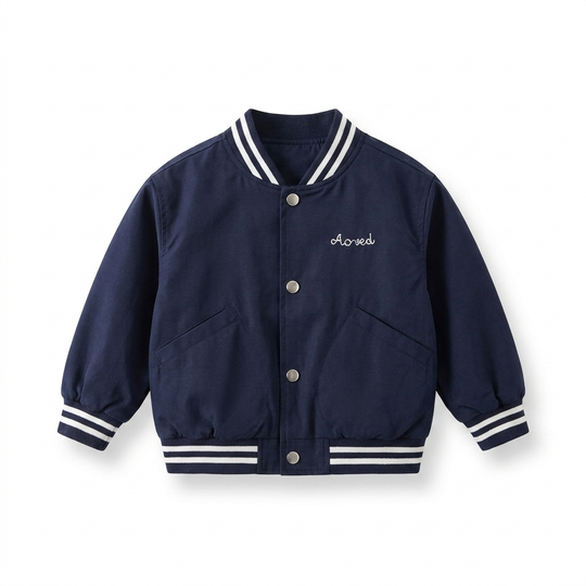 VarsityVos – Kinder Baseball Jas met Sportieve Varsity Look studio productfoto - Milo & Moon