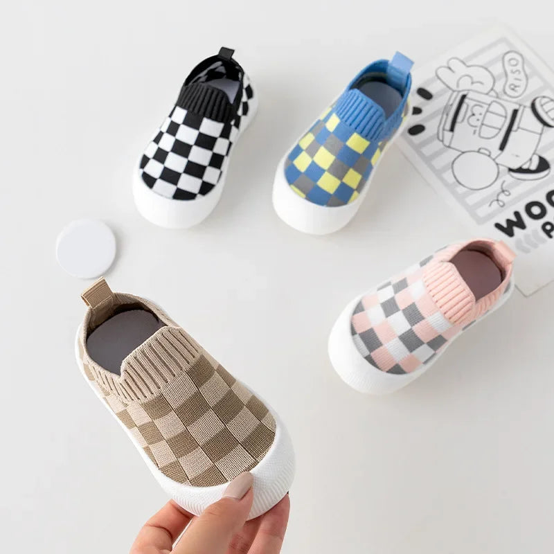 MiniStrides™ – Flexibele Instappers met Ruitprint – Antislip Peuterschonen