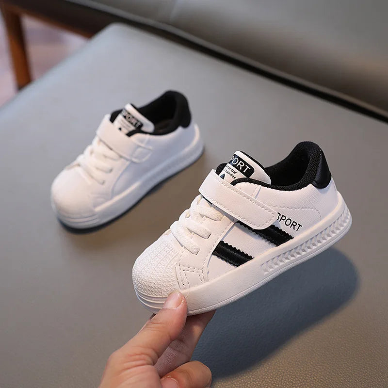 LittleTracks™ – Witte Sneakers met Antislipzool – Kinderschoenen voor Buiten