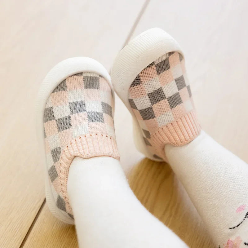 MiniStrides™ – Flexibele Instappers met Ruitprint – Antislip Peuterschonen